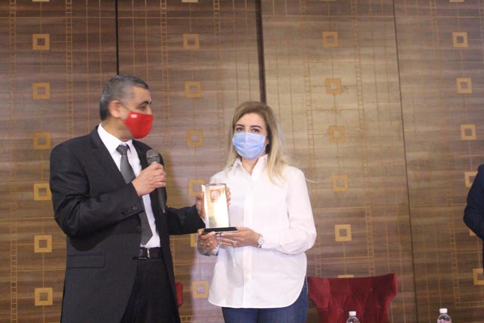من بينهم سعاد عبد الرحيم وطيب ليتيم وسنية بالشيخ ونصاف بن علية : " التحالف من أجل النادي الإفريقي " يكرّم الأطبّاء " الكلوبستية " + صور