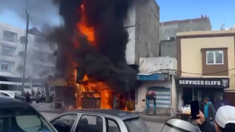 اندلاع حريق ضخم بمحلين تجاريين ببنزرت