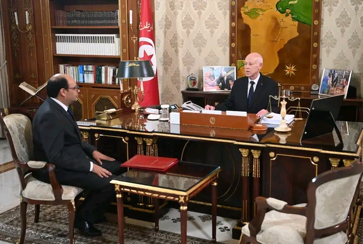 رئيس الجمهورية يوصي بتحسين الخدمات بمكاتب البريد وانتداب اعوان
