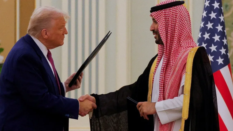 أمريكا والسعودية توقعان صفقة أسلحة تاريخية بقيمة 142 مليار دولار
