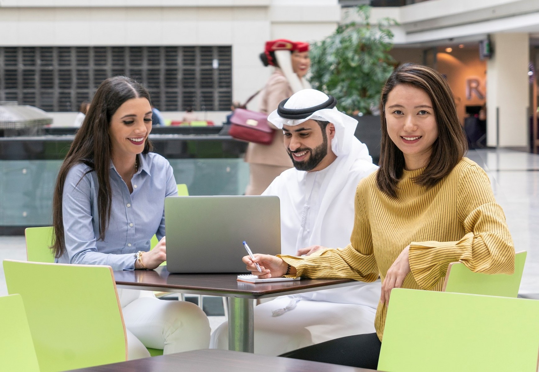 مجموعة الإمارات تتبنى التوازن والعدالة في اليوم العالمي للمرأة
