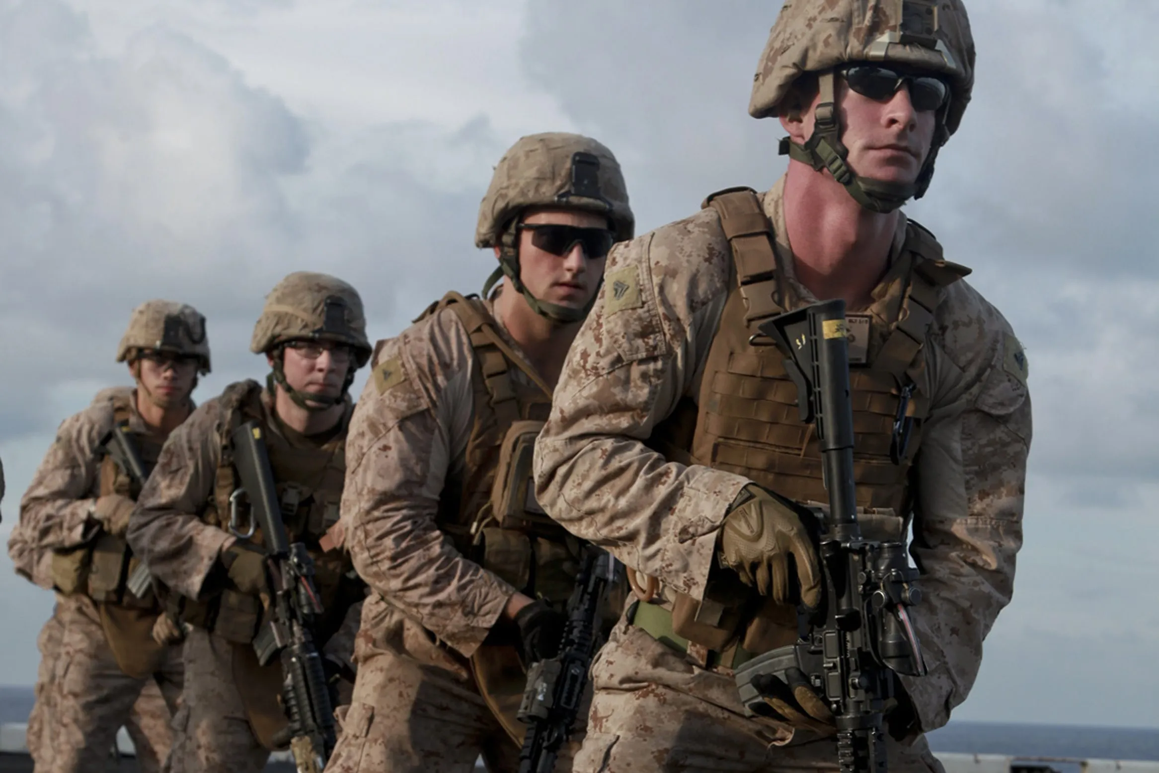  ترامب يدرس نشر آلاف الجنود الأمريكيين مع تصاعد الحرب ضد إيران