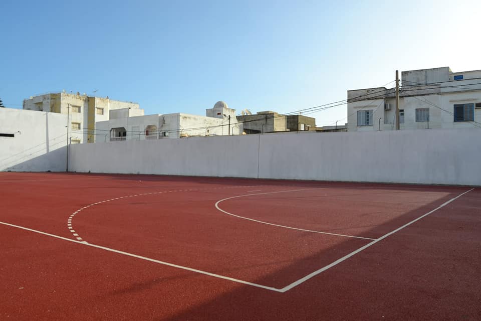 بعد أيام من إفتتاحه: تخريب وتكسير ملعب كرة اليد بحمام الأنف