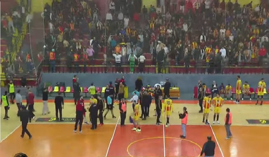 توقف مباراة الترجي و النجم في كرة اليد