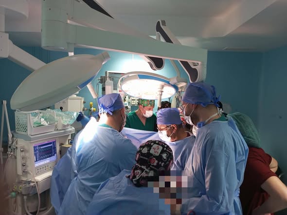 انجازات هامة للمستشفيات العموميّة : زراعة كبد دقيقة لتلميذة و عمليّات أخرى ناجحة