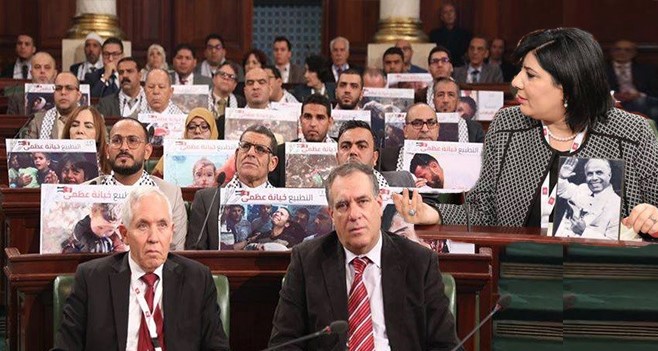 صورة اليوم من البرلمان : نواب يتضامنون مع شهداء غزة والتلميذة مهى القضقاضي ... وعبير موسي تُساند بورقيبة
