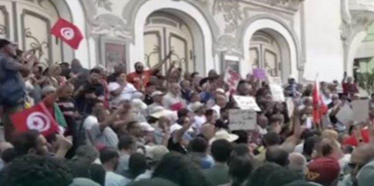 وقفة احتجاجية بالعاصمة للتنديد بمبادرة تشريعية لتنقيح قانون الانتخابات