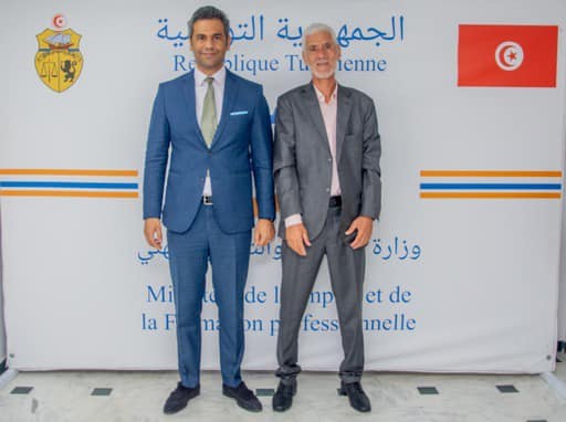 وزير التشغيل يحتفي بالمخترع التونسي العالمي جمال حنبلي