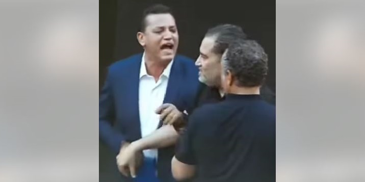 بالفيديو/ مناوشة بين الكنزاري و رئيس "البقلاوة"على منصة التتويج!الاسباب