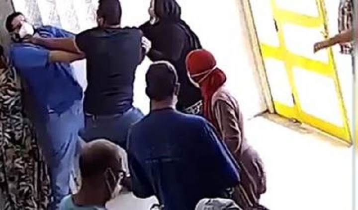 الطبيب المعتدى عليه في الياسمينات : كنت مارّا بالصدفة عندما عنّفني ابن المرأة المتوفاة