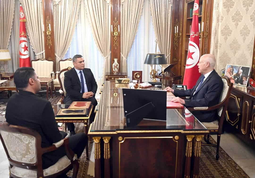 رئيس الجمهورية يستقبل وزير الداخلية وكاتب الدولة 