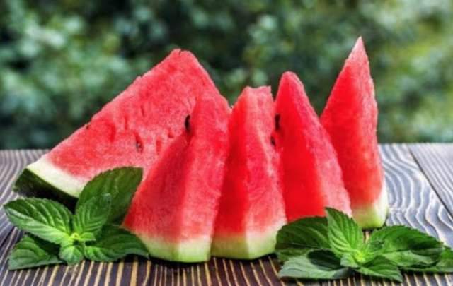 "دلاع" ضار بالأسواق.. نقابة الفلاحين تحسم الجدل و تكشف 