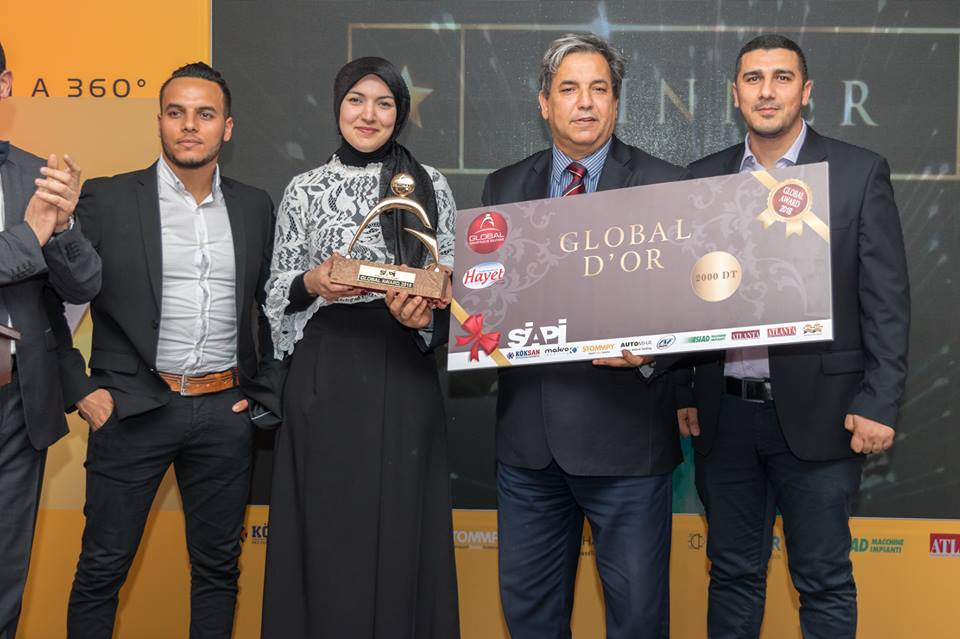 Fatma Bouddaga gagnante du premier concours de packaging et de mise en bouteille (1).jpg