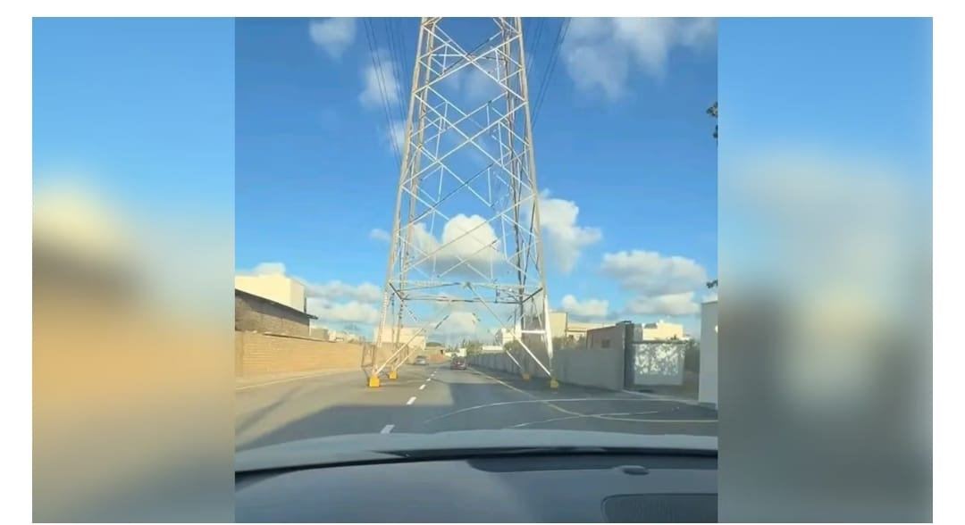 برج ايفيل يثير سخرية الليبيين والسلطات تتدخل