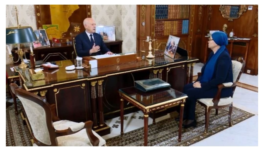 رئيس الجمهورية.. مدير يتمتع ب6سيارات وظيفية ويسافر بصفة شهرية!! 