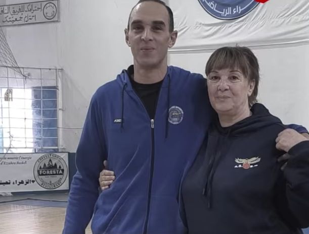 حدث نادر في كرة السلة...الابن يواجه والدته في مقابلة رسمية