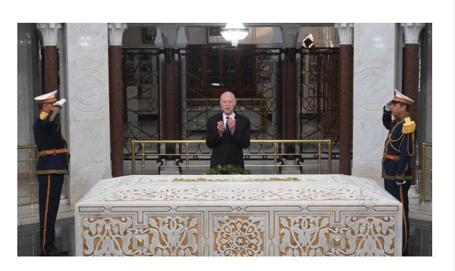 رئيس الجمهورية يشرف على موكب إحياء الذكرى 26 لوفاة الزعيم الحبيب بورقيبة