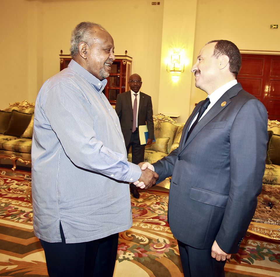 Ismail Omar Geulleh recevant Bassem Loukil.jpg