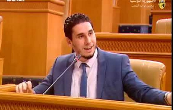 اقترح أن تتوقّف الطائرات 15 دقيقة بمطار طبرقة : نائب عن كتلة ائتلاف الكرامة يثير سخرية مستخدمي الأنترنات