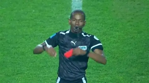 تقرير عالمي يرصد تصرف حكم الترجي و الاهلي:ركلة الجزاء والتلويح بالبطاقة الحمراء