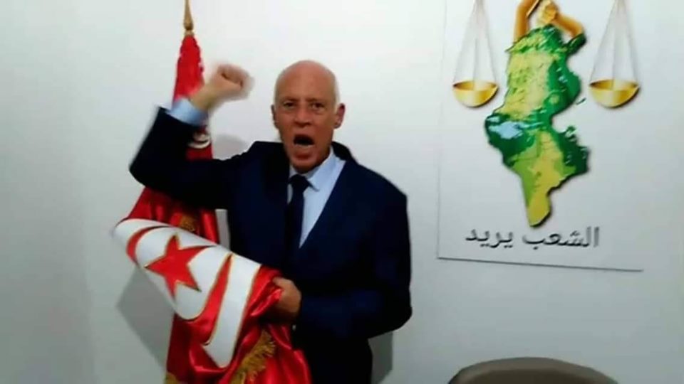 سعيّد والقروي في الدور الثاني : صفعة مدوية للأحزاب ودليل على أن التونسيين " فدّوا " من السياسيين