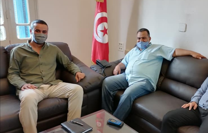 بسبب الخلاف بين نقابة الصحفيين والنقابة العامة للإعلام : صحفيو تونس دون بطاقات صحفي محترف !