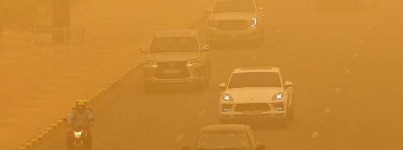 توزر: الرؤية تصل إلى أدنى مستوياتها بسبب العواصف الرملية.. وتحذيرات لمستعملي الطريق