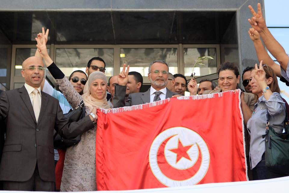 في بيان مرصد الحقوق والحريات : " بعد المحاكمات العسكرية للمدنيين … محاكمات عسكرية للمحامين !!! "