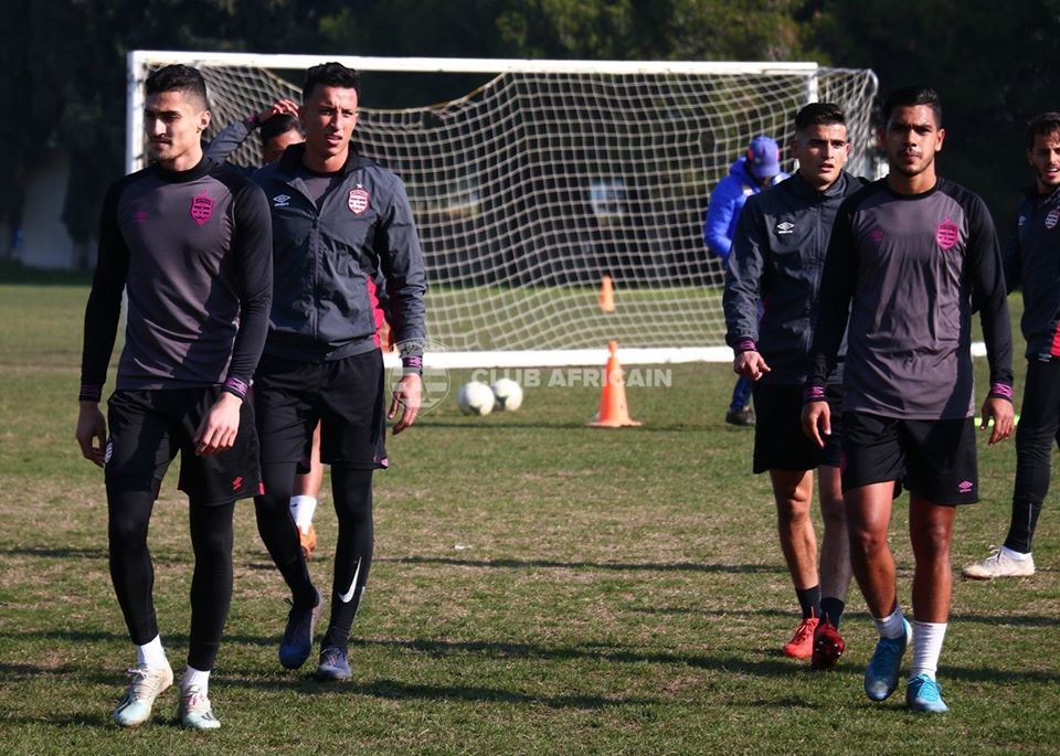 لاعبو الافريقي يقطعون تربّصهم بعين دراهم ويعلنون الإضراب !