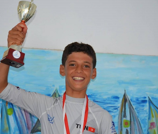 حادثة " الحرقة " من قليبية عبر قاربين شراعيّين : العائلة توضّح أن ابنيهما لم "يحرقا" بل دفعتهما الرياح باتجاه " بانتيلريا " 