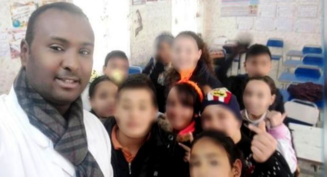 صفاقس : الاحتفاظ بوليّة تعمّدت البزق والإعتداء العنصري على معلّم
