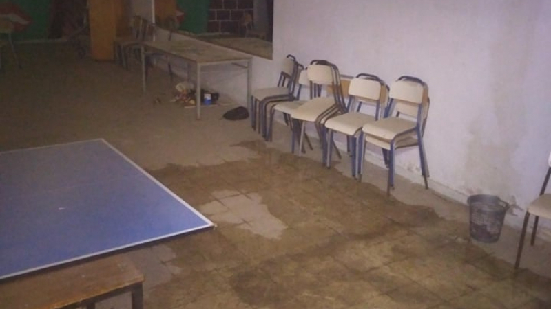 فيديو : طلبة يوجّهون نداء استغاثة ويؤكدون أن المبيت آيل للسقوط