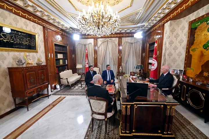 رئيس الجمهورية يؤكد على مواصلة استنباط طرق جديدة للتصدي للمضاربة والاحتكار 