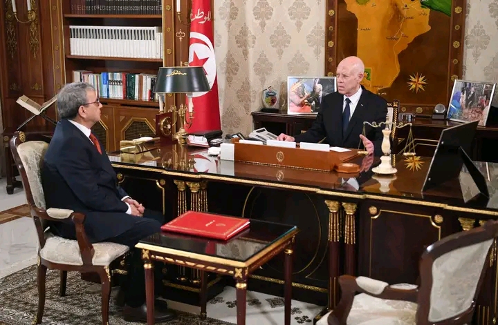 رئيس الجمهورية يشدد على ضرورة التزام البنوك بالقانون والتصدي لكل التجاوزات 