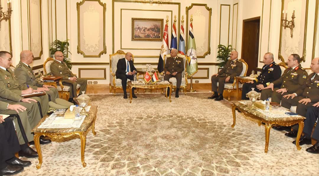 تونس ومصر تبحثان سبل تعزيز وتطوير التعاون العسكري المشترك