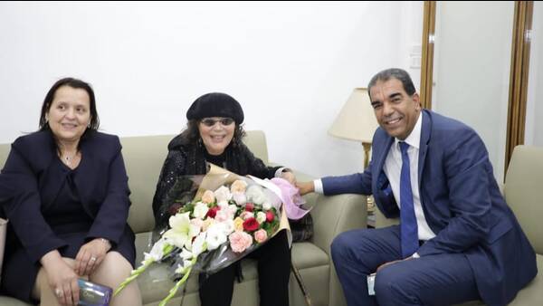 الممثلة العالمية كلاوديا كاردينال تحل بتونس