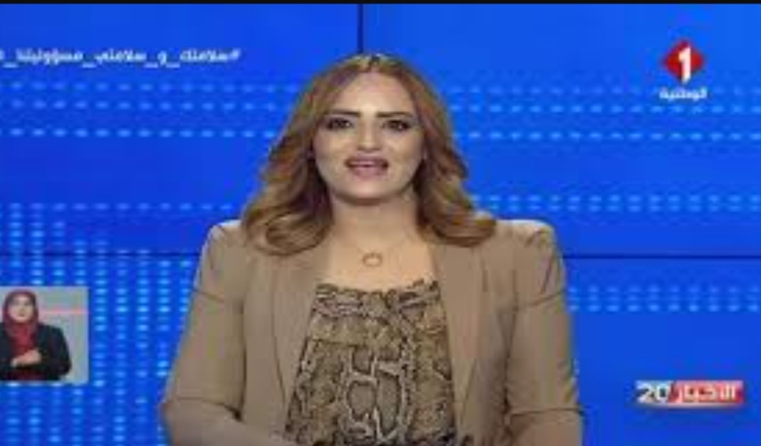 مذيعة الاخبار على القناة الوطنية الاولى تصاب بوعكة صحية على المباشر