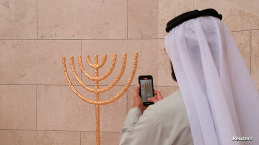 مليونير إماراتي يتبنى طفلين اسرائي.. ليين قتلا والدهما.. الحقيقة؟