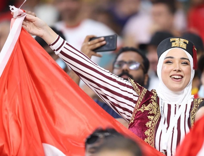 هوامش مباراة تونس وعمان : الجماهير التونسية تصنع الحدث ... ومبعوث قناة الكأس مرفوع على الأعناق