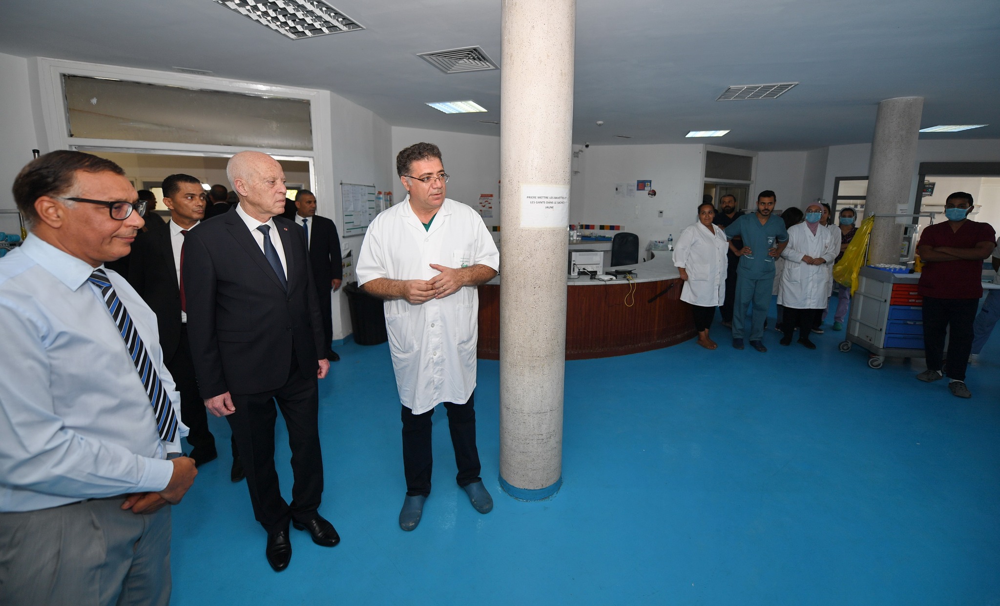 رئيس الجمهورية يؤدي زيارة إلى مستشفى الرابطة