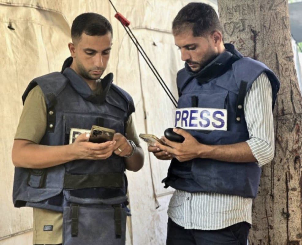 استشهاد مراسلي قناة الجزيرة أنس الشريف ومحمد قريقع