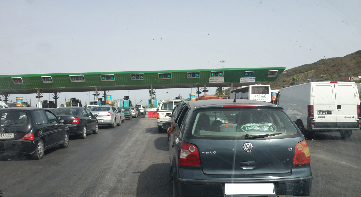 بالصور : رقم قياسي لمرور السيارات في محطة الاستخلاص بمرناق 