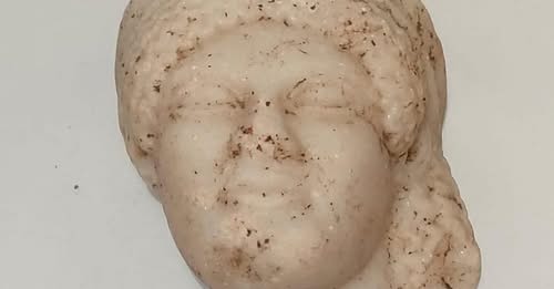 اكتشاف قناع من مرمر خلال أشغال الحفريات بموقع توفاة بقرطاج