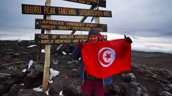 تونسية تتمكن من الصعود إلى قمة جبل كليمنجارو
