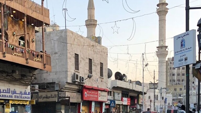 شاب يطعن 4 مصلين أثناء الصلاة داخل مسجد