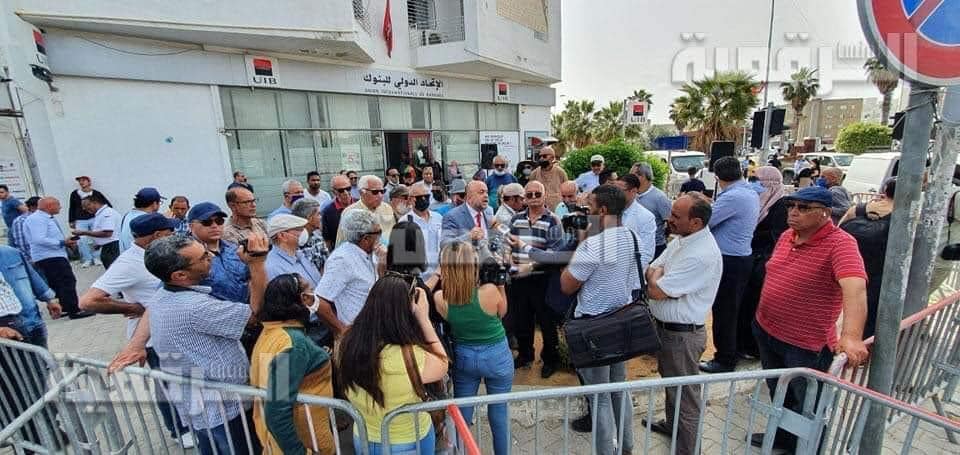 صورة اليوم : عدد المصورين والصحفيين في " اعتصام الرحيل " أكثر من عدد المعتصمين !
