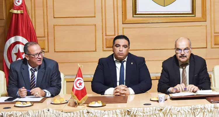 والي بن عروس يشدّد على المواظبة على قنص الكلاب السائبة