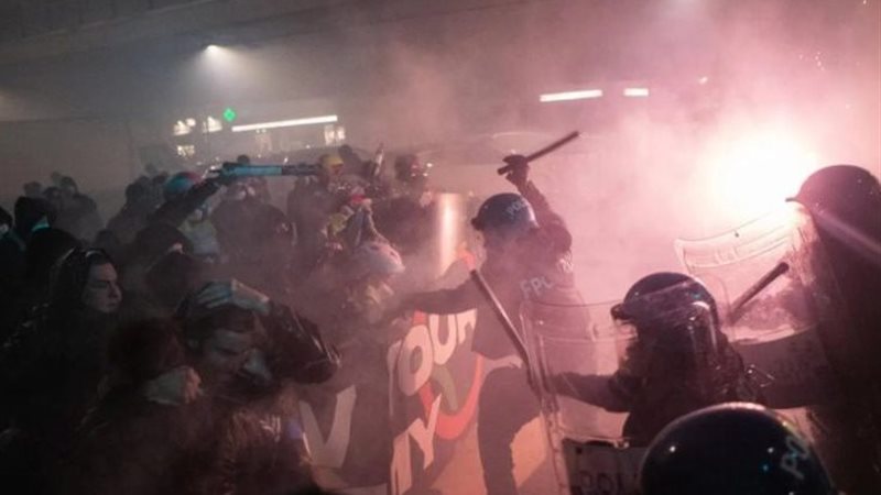 احتجاحات ايطاليا في أول ايام الالعاب الشتوية الاولمبية 