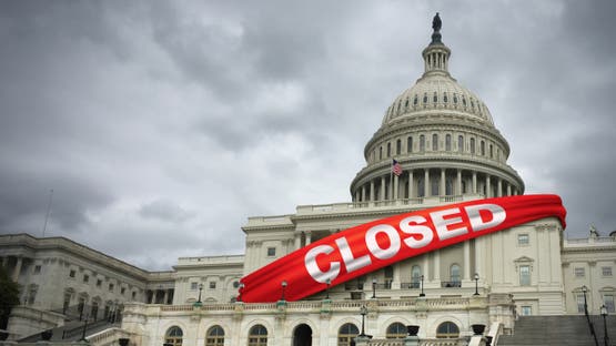 بعد تتفيذ  قانون الإغلاق الحكومي: أمريكا تبدأ في تسريح الموظفين