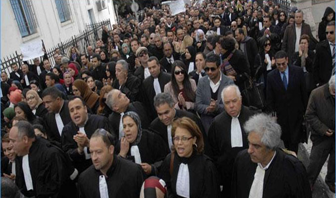 غدا بكافة محاكم البلاد : المحامون في " يوم غضب " ومقاطعة وكيل الجمهورية وتقديم شكوى ضده